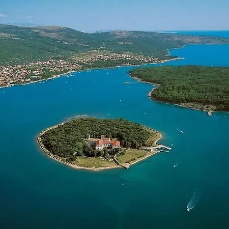 Vila Beautiful Stone With Swimming Pool, Sauna And Large Garden By Traveler Tourist Agency Krk Id 2225 *